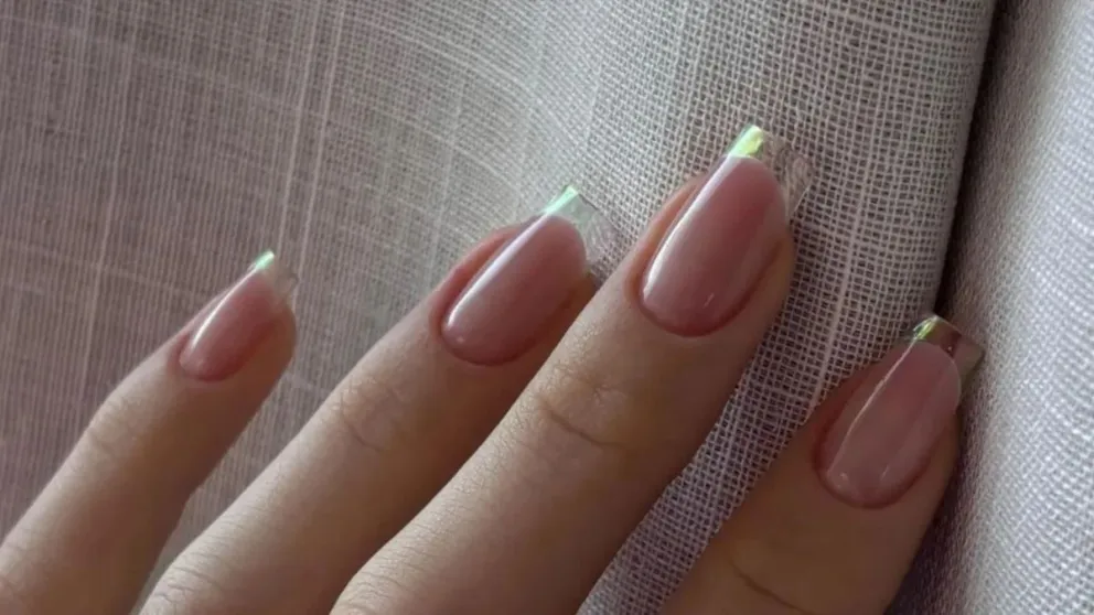 Descubrí el diseño de Nail Art "Glass French": la marcada tendencia este verano para lucir espectacular