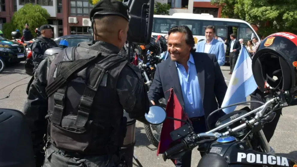 Gustavo Sáenz entregó nuevos vehículos a la Policía de Salta para reforzar la seguridad