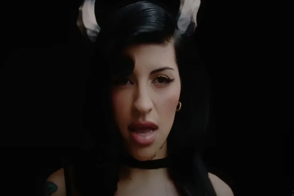 Cazzu en el ojo del huracán por exponer a su hija con esta fea imagen en el nuevo video 