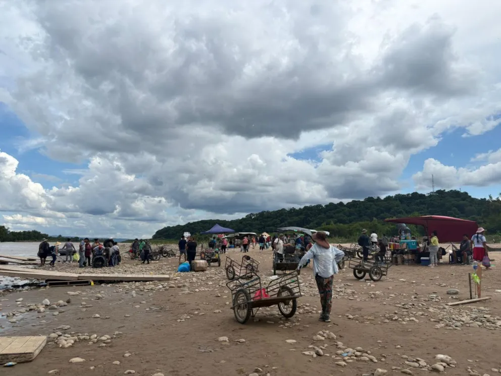 Aguas Blancas: cerraron el Puerto Chalanas por la crecida del río Bermejo