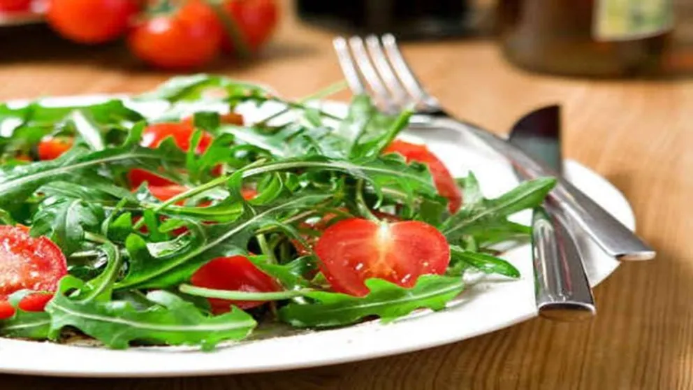 Apostá a la frescura este verano: descubrí cómo preparar la deliciosa receta de ensalada de rúcula al estilo coreano
