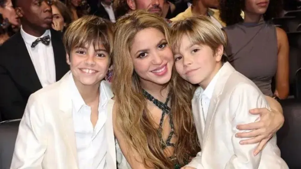 Shakira - Gerard Pique - Clara Ch&iacute;a