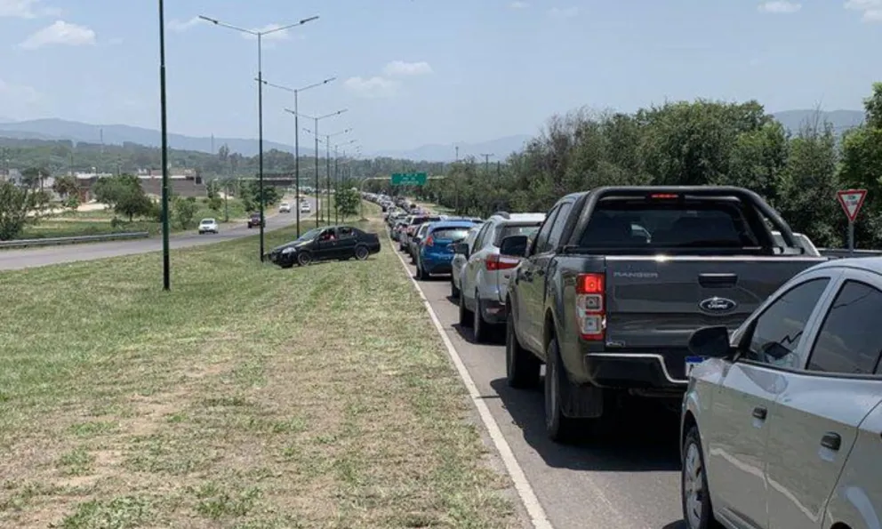 Por las demoras en el tránsito, proponen que los carriles de Vaqueros sean de un solo sentido