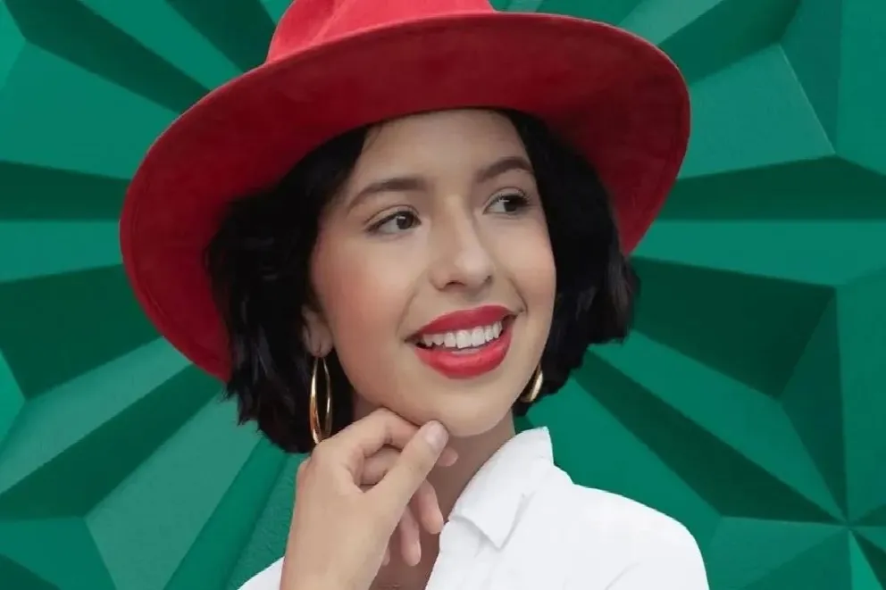 Ángela Aguilar sorprende con cambio de look en la Feria de León