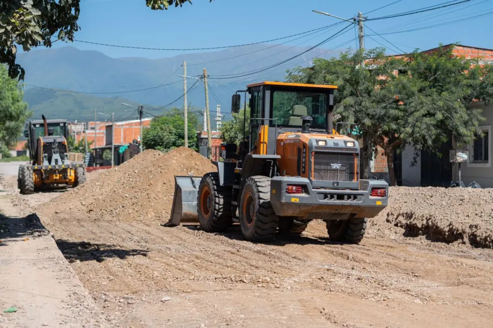 San Lorenzo: iniciaron los trabajos de pavimentación de la última etapa de la Av. Ara San Juan en Atocha