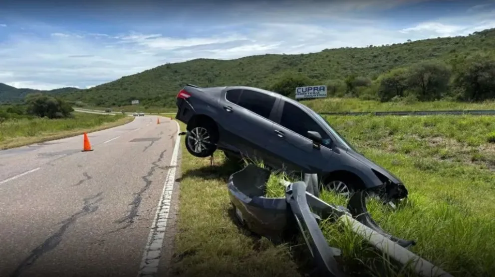 Fuerte accidente en Ruta Nacional 9: un automóvil volcó a metros del ex Peaje Aunor