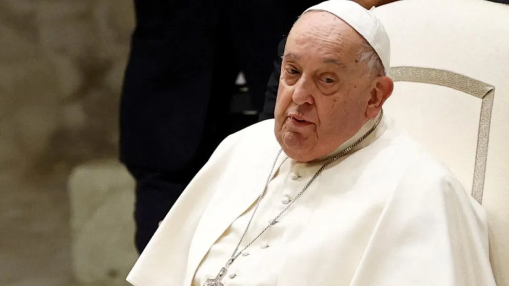 El Papa Francisco pasó una noche tranquila pero continuará hospitalizado