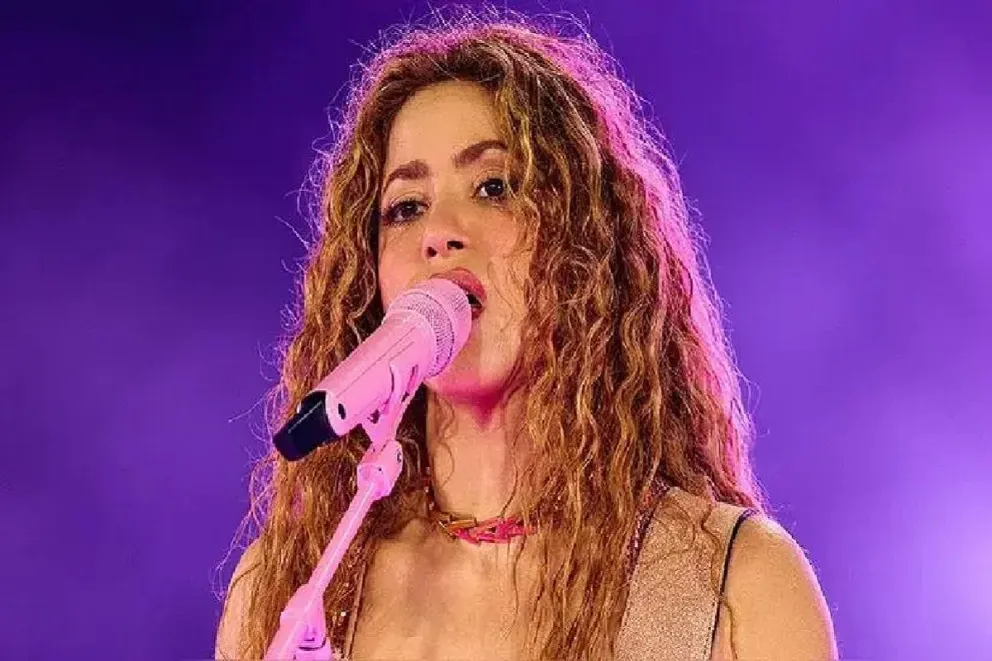 ¿Error de producción o despiste de Shakira?, polémica por las banderas en su concierto en Perú