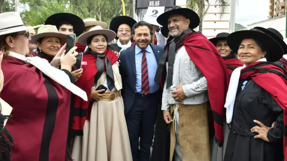 Gustavo Sáenz encabezó los actos por el 212° aniversario de la Batalla de Salta