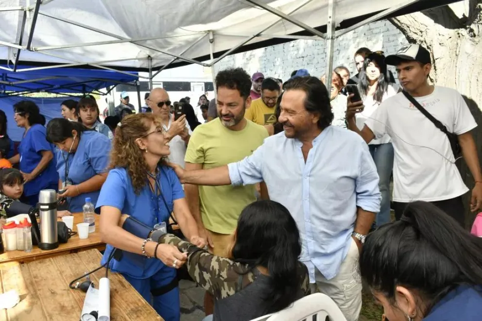 Gustavo Sáenz y Emiliano Durand recorrieron La Muni en tu Barrio: "Seguimos acercando servicios y trámites"