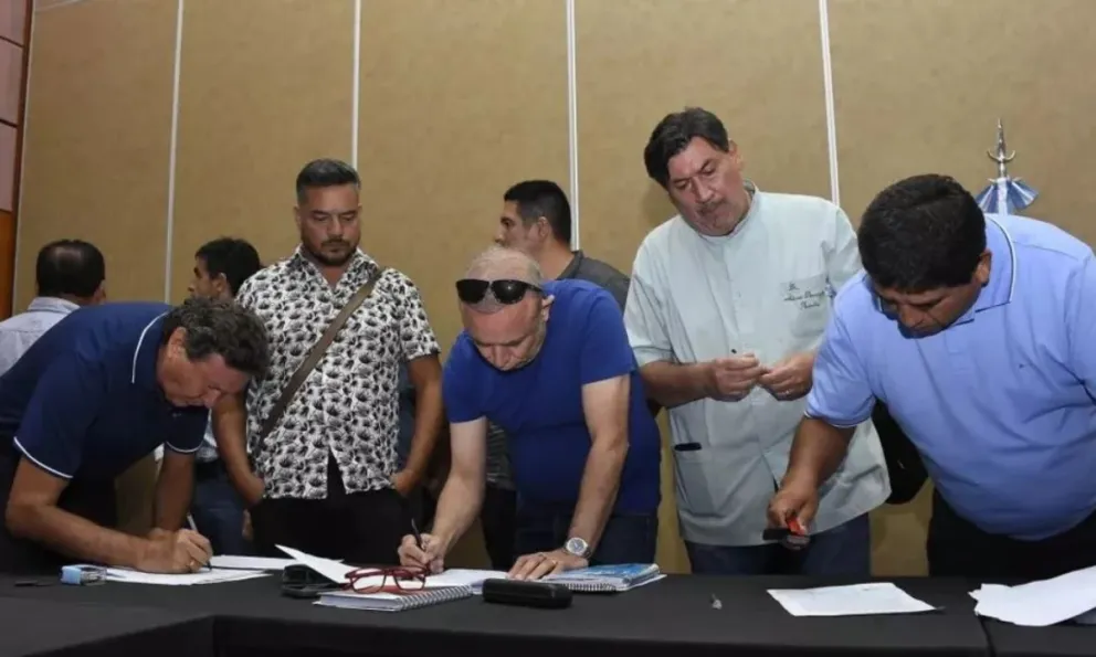 El Gobierno de Salta logró acordar con los gremios de la administración pública un aumento salarial