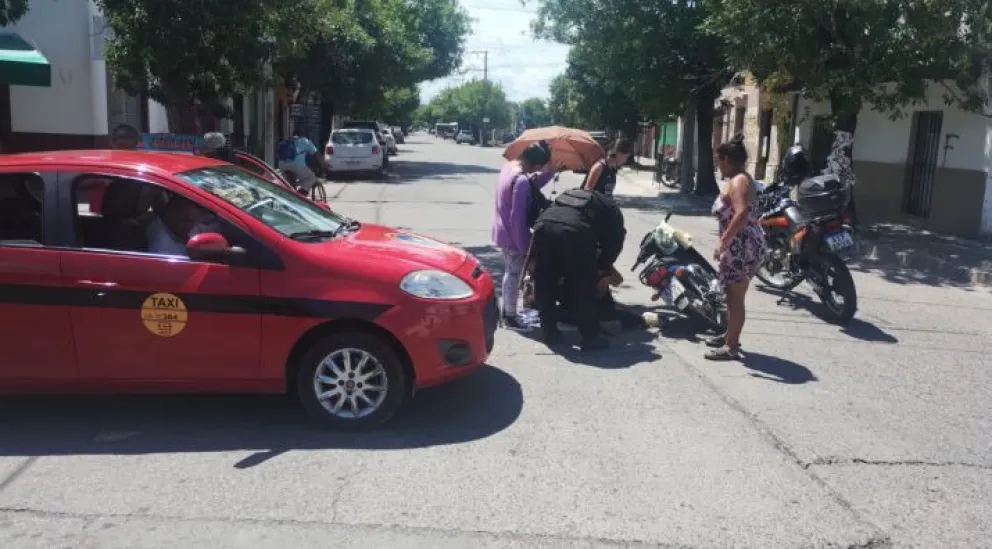 Violento accidente en zona sur: una motociclista resultó herida