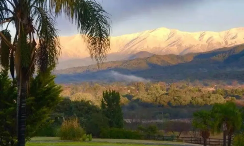 ¡Nieve en pleno verano! Así amanecieron los cerros de Salta