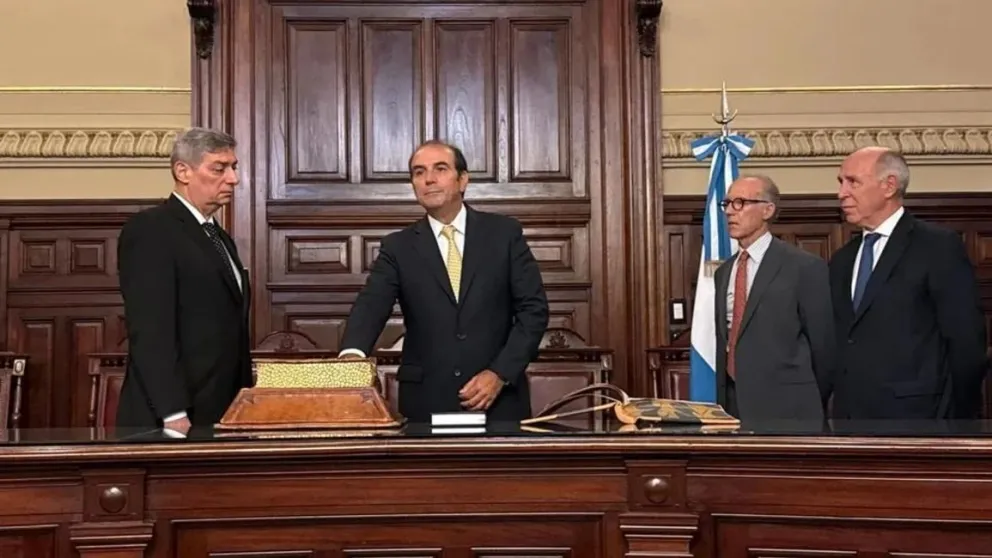 Tras el decreto de Javier Milei, juró Manuel García Mansilla como nuevo ministro de la Corte Suprema 