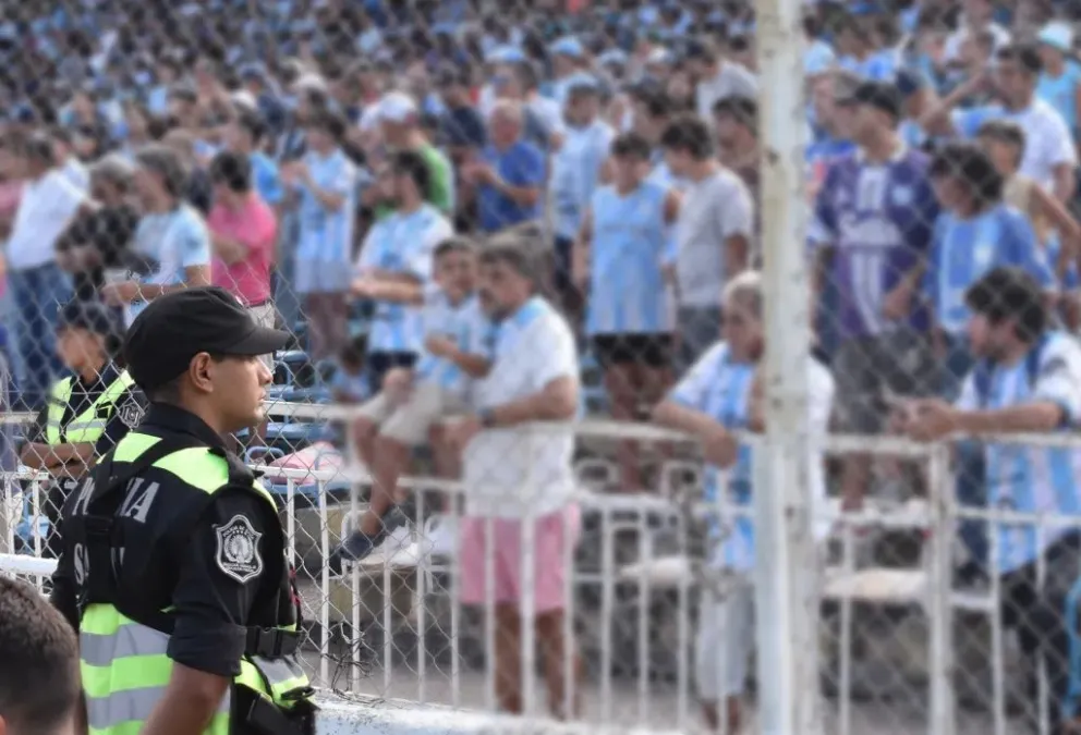 Durante el partido de Gimnasia y Tiro, se demoraron a cuatro personas gracias al operativo de seguridad