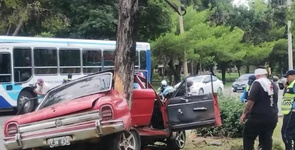 Conducía ebrio y provocó un fuerte accidente en Avenida Asunción: dos personas resultaron heridas