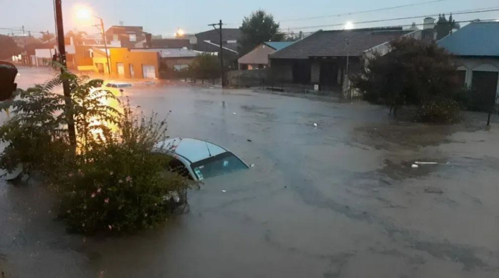 Desastre climático en Bahía Blanca: seis muertos y más de mil evacuados por el temporal 