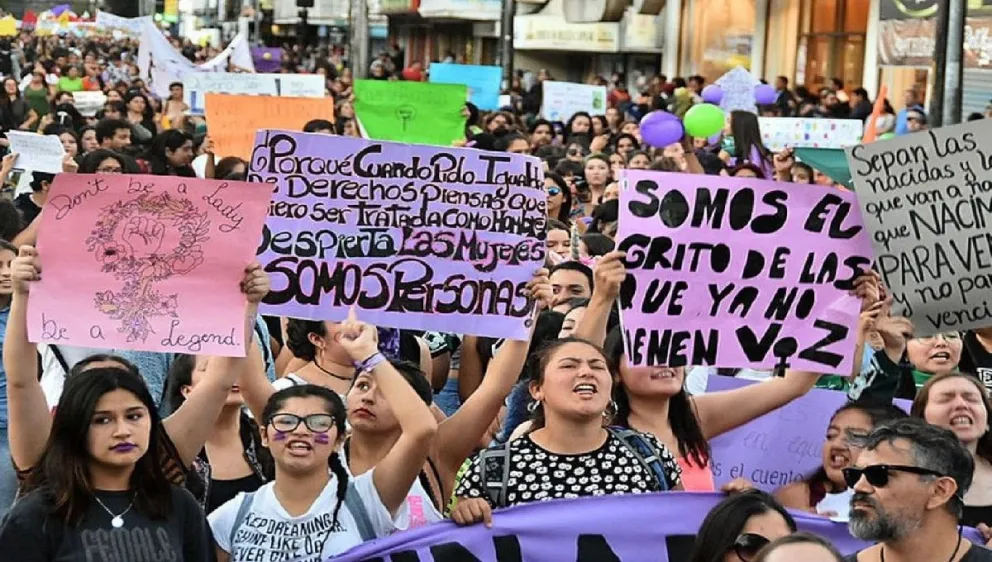 8M en Salta: vallas en la Catedral y una marcha para exigir justicia en el Día de la Mujer