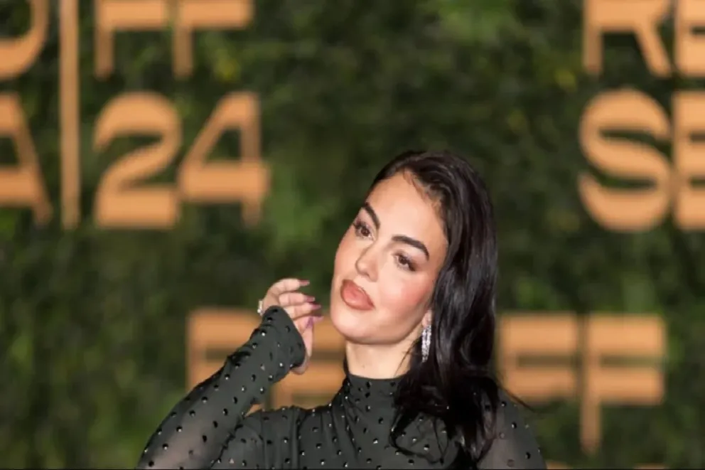 Georgina Rodríguez deslumbra en París: un look de diva que roba todas las miradas