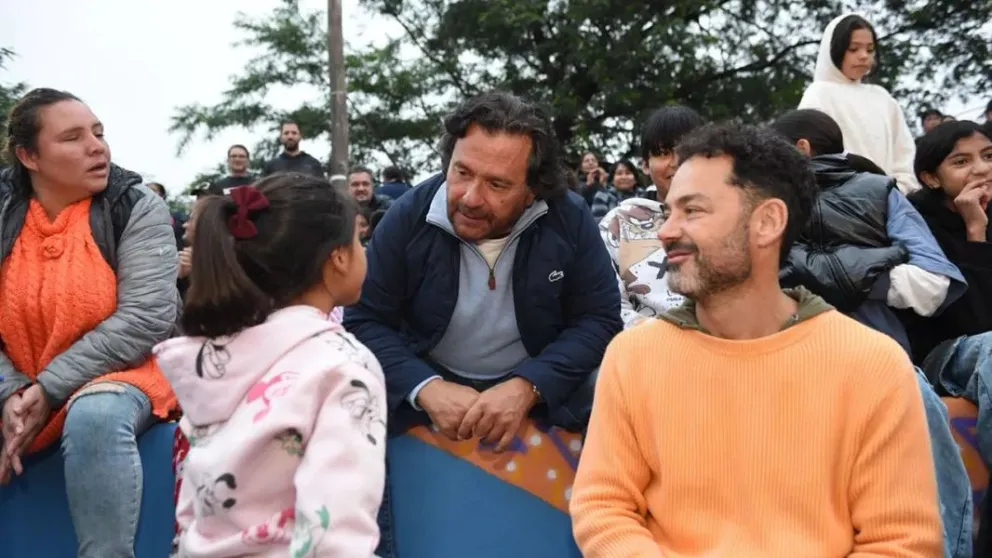 Gustavo Sáenz y Emiliano Durand inauguraron el anfiteatro de la plaza de Alto La Viña