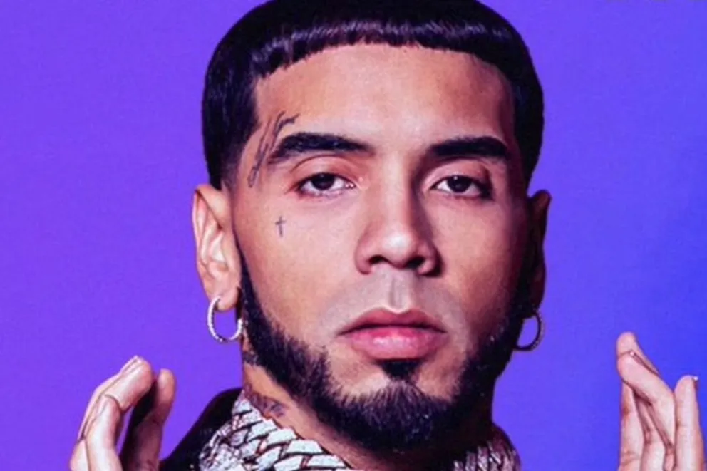 Anuel AA en estado crítico: hospitalizado de emergencia por infección en un tatuaje