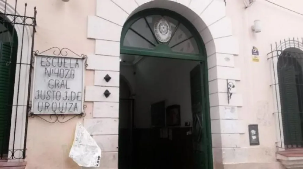 Educación en crisis: denuncian que el jardín de la Escuela Urquiza no cuenta con baño propio