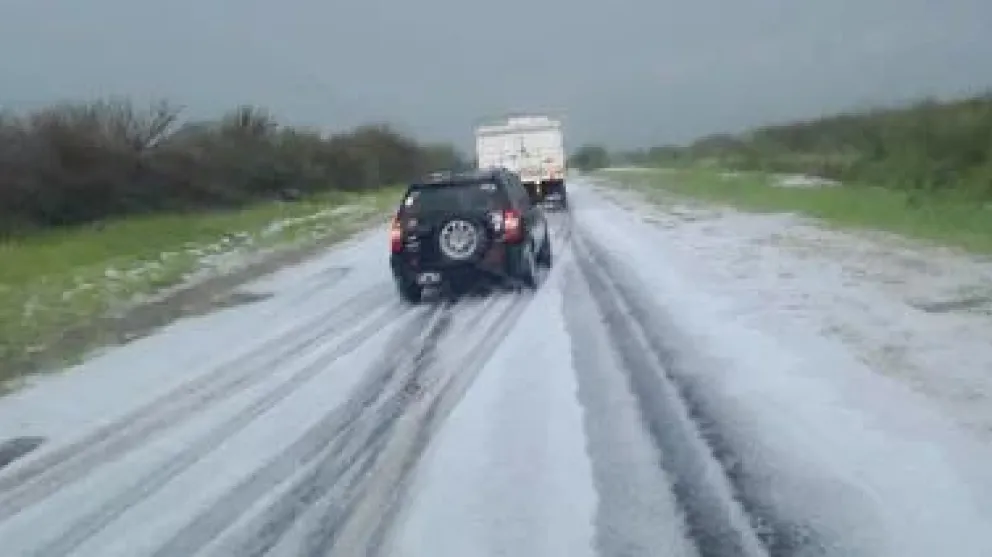 Fuerte temporal en el Valle de Lerma: una gruesa capa de granizo cubrió el suelo