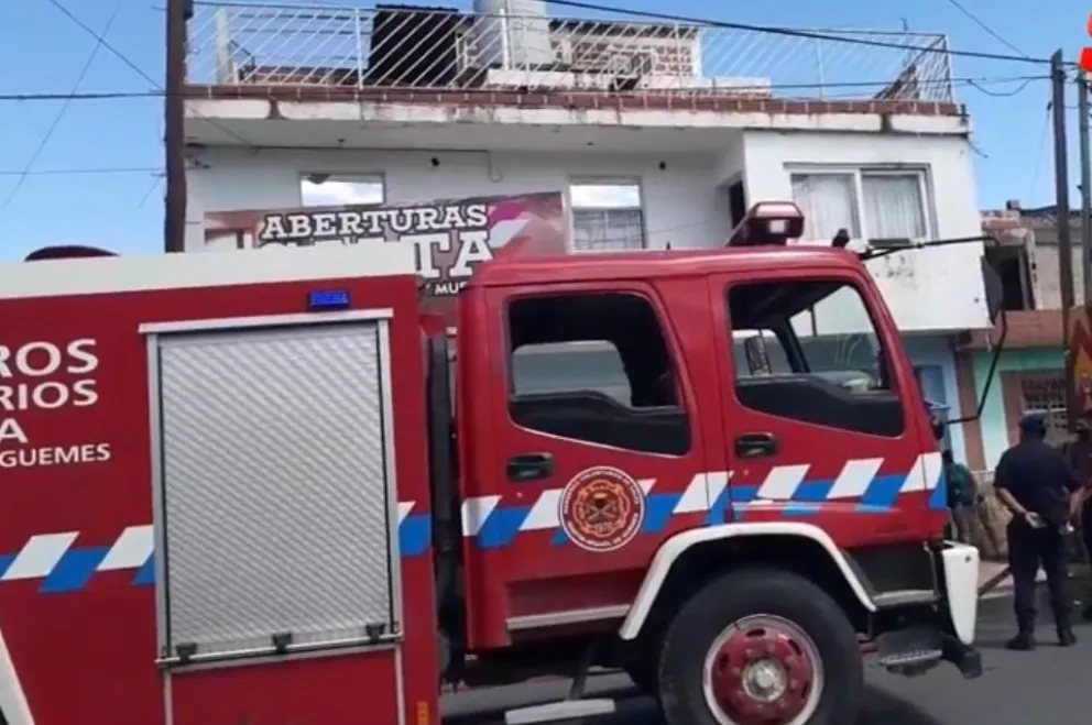 Caos y tensión: se incendió un colectivo de SAETA en pleno centro salteño