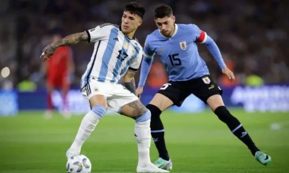 Uruguay recibe a la Selección Argentina por las Eliminatorias: horario, posibles formaciones y TV