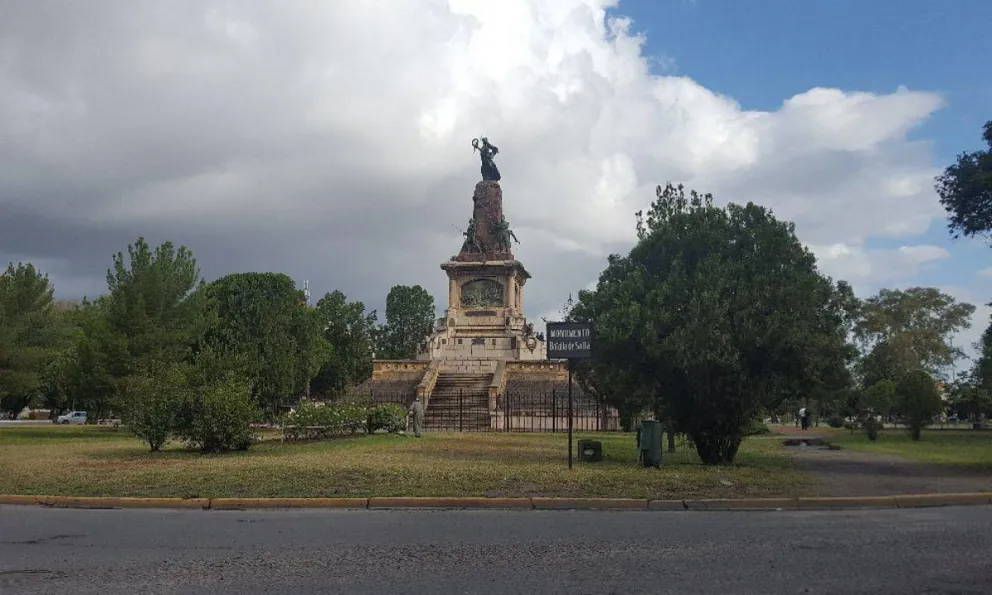 Salta celebra el Día Mundial del Síndrome de Down con la iluminación del Monumento 20 de Febrero