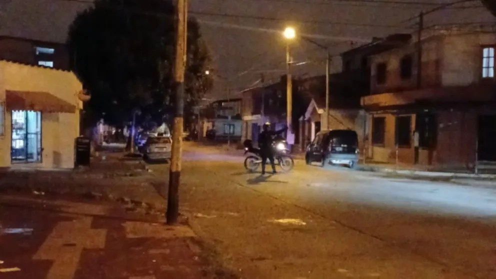 Tremendo accidente en pleno centro salteño: en la moto viajaban dos menores de edad