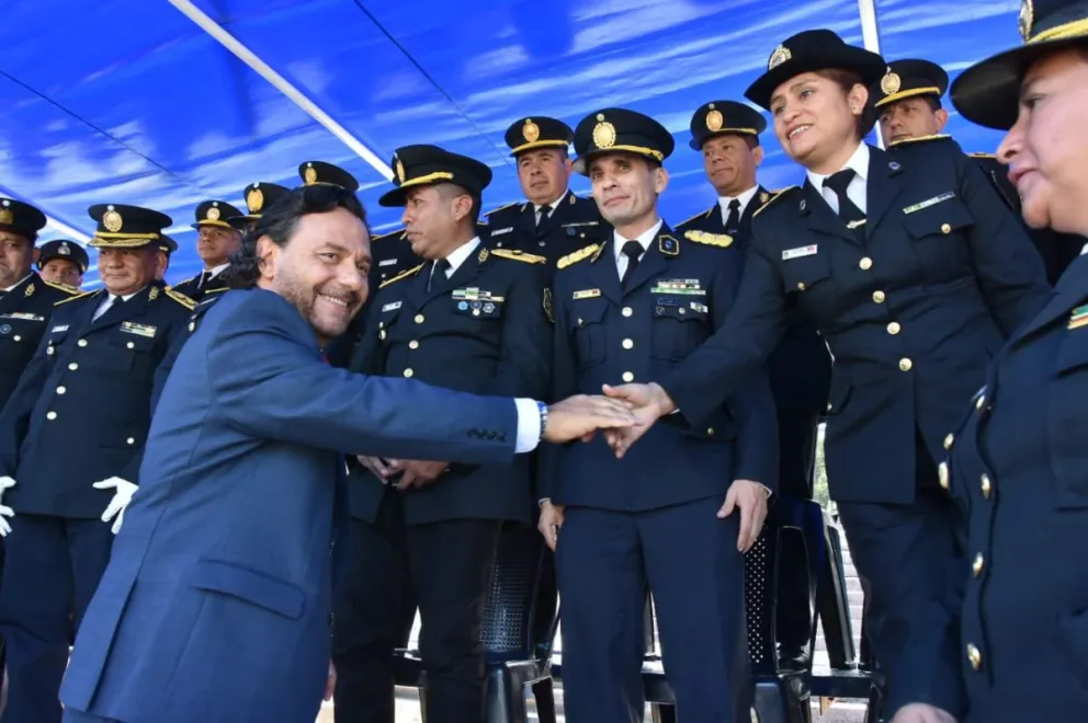 Gustavo Sáenz encabezó el acto por el Bicentenario de la Policía de Salta: "Gracias por el gran trabajo que realizan"