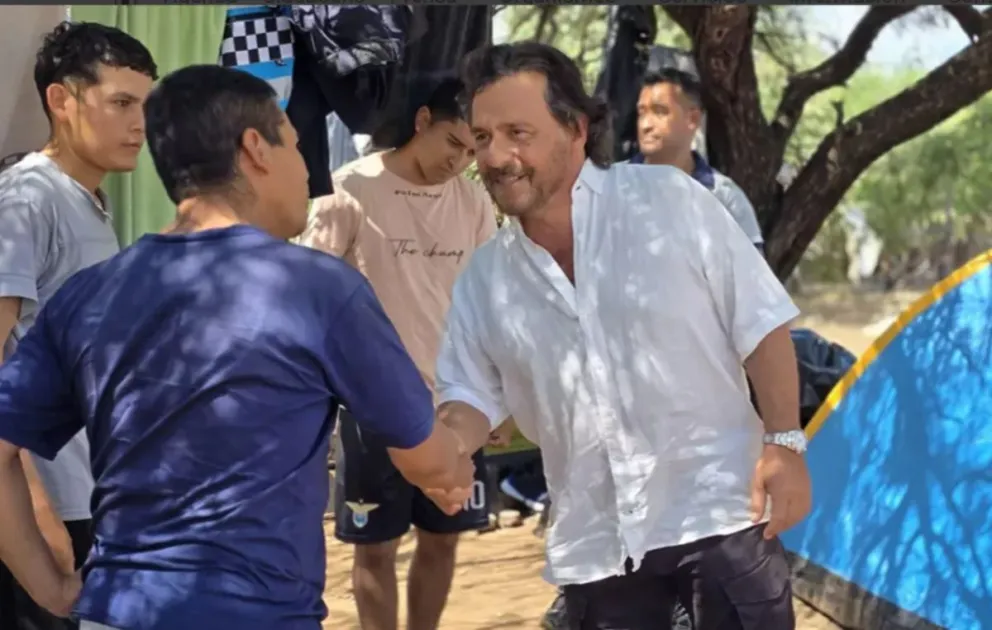 Gustavo Sáenz atrapado por la crecida del Bermejo: el gobernador y su equipo quedaron aislados en la zona