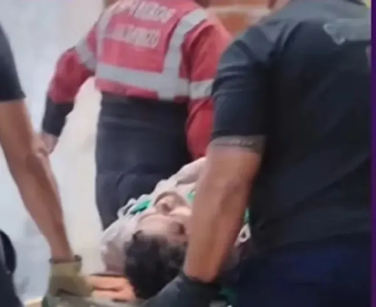 Obrero cay&oacute; de un andamio 