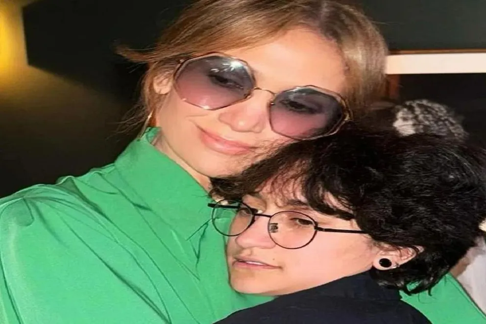 Jennifer López explotó contra paparazzi para proteger a su hija Emme en público