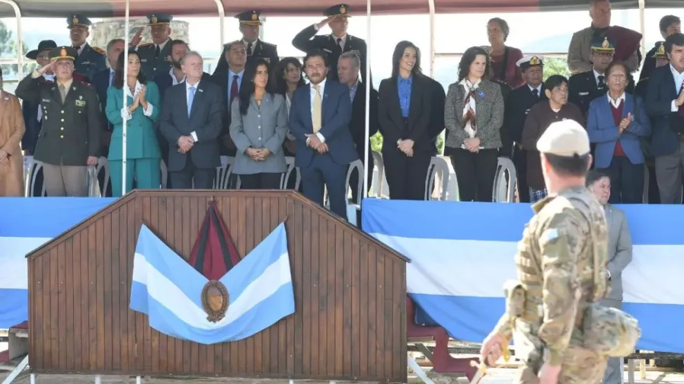 “El pueblo los abraza, la historia los honra”: Gustavo Sáenz encabezó el homenaje a los héroes de Malvinas