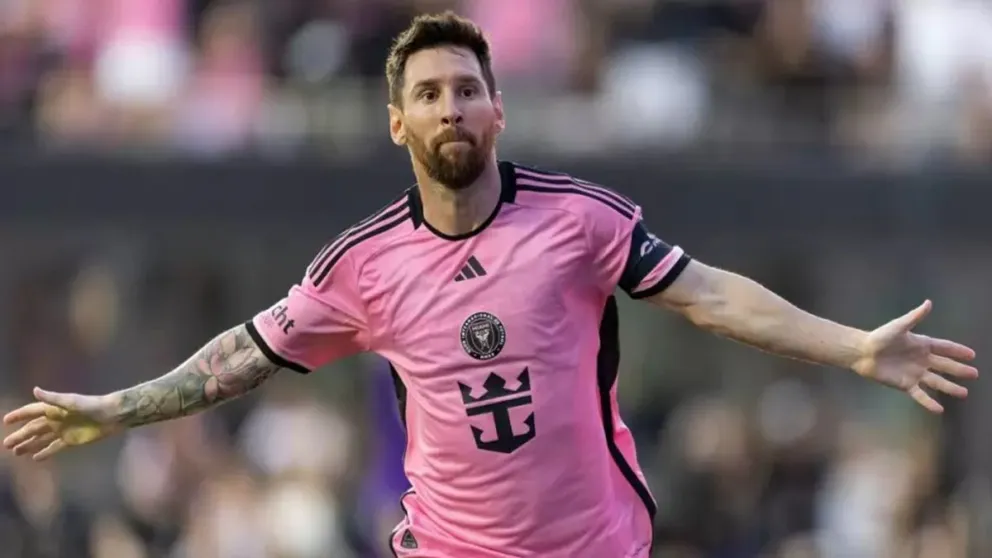 Conocé el famoso cantante que fue al partido de Messi y descubrió la sorprendente conexión que los une