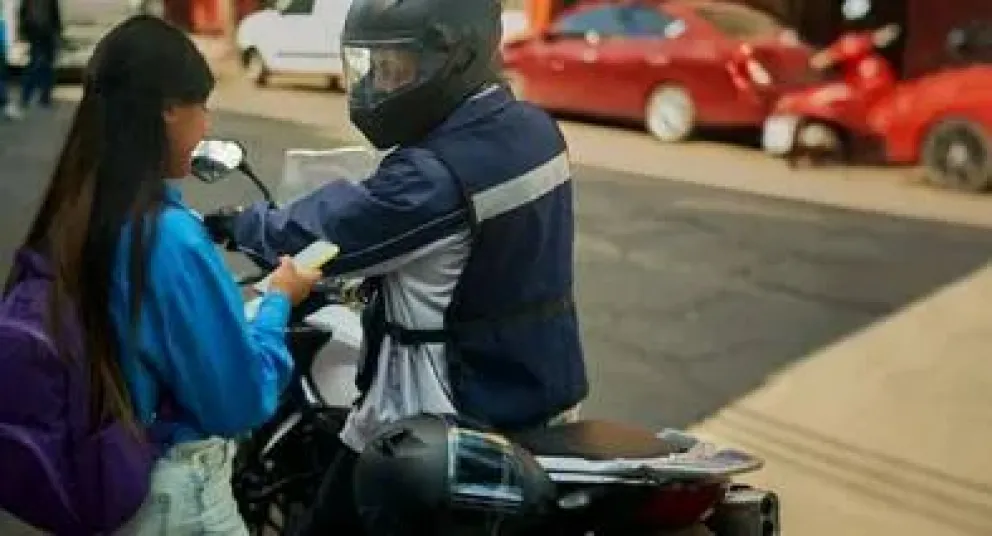 Regulación de las apps de transporte: aseguran que la ordenanza incluirá Uber moto