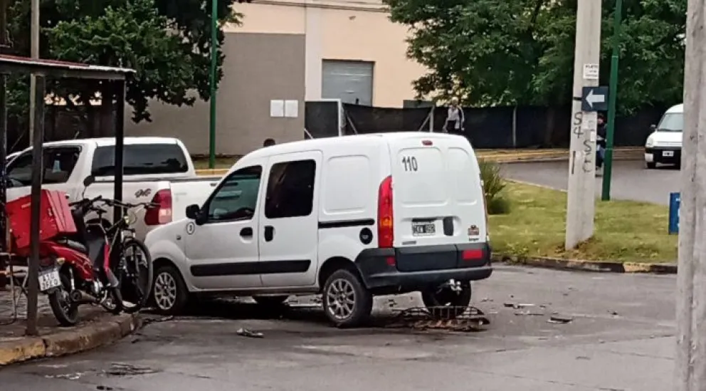 Triple choque en la ciudad de Salta: los vehículos quedaron destruidos