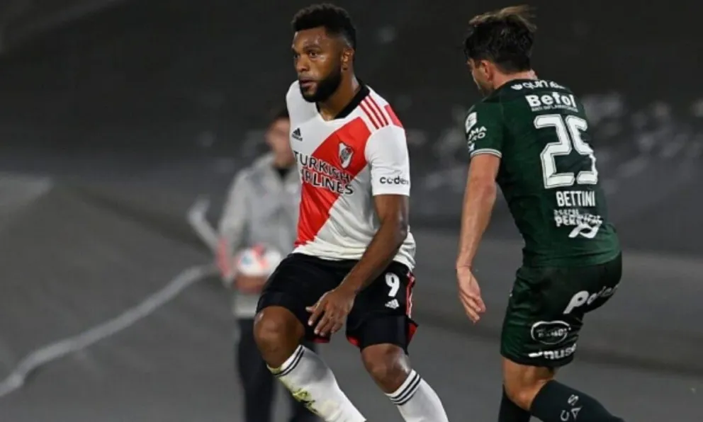 River Plate visita a Sarmiento por el Torneo Apertura: horario, TV y posibles formaciones