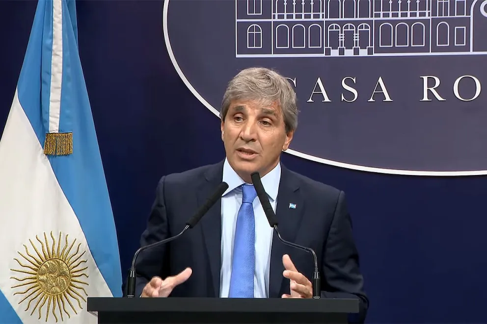 Tras el refuerzo del ajuste, Luis Caputo anunció superávit fiscal primario en abril
