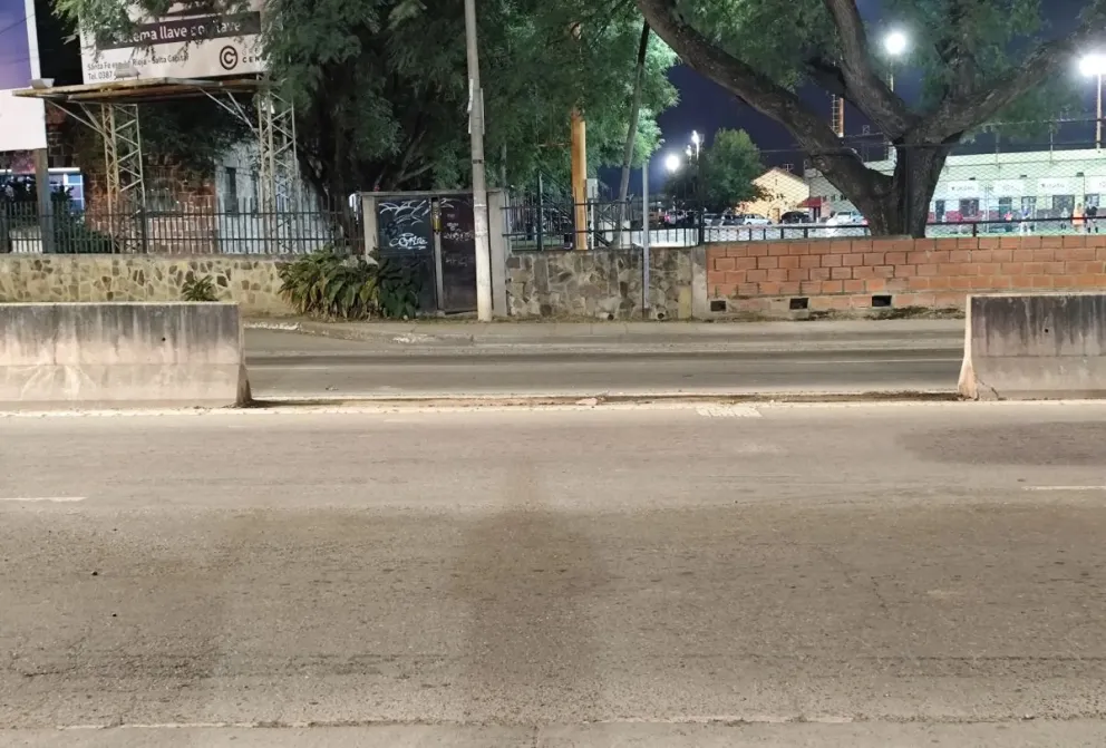 Mayor seguridad en Avenida Arenales: inició la construcción de un cruce seguro para peatones