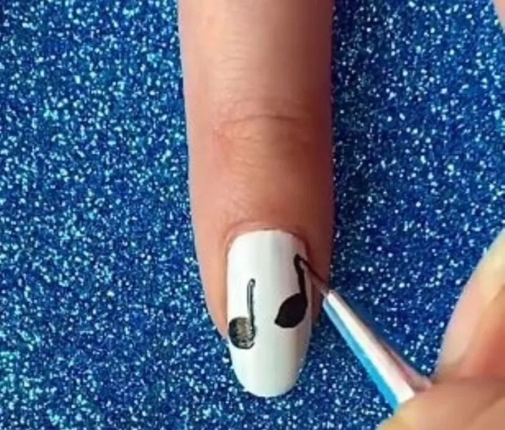Nail Art - notas musicales