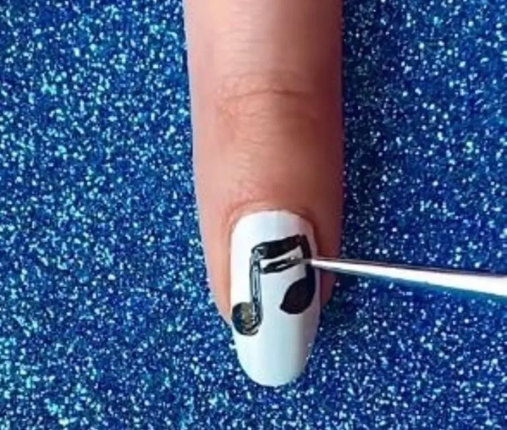 Nail Art - notas musicales