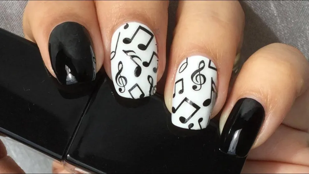 Nail Art para fanáticas de la música: así podés hacer tus uñas con notas musicales y sin gastar de más