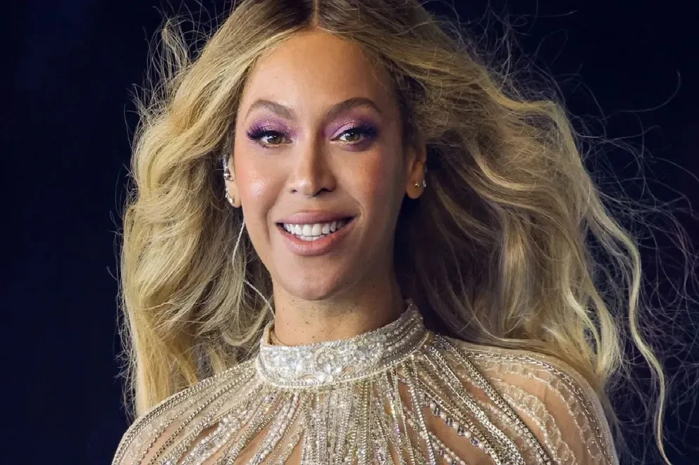 Beyoncé causa revuelo con su look en denim: la elogiaron por su figura y la criticaron por esto