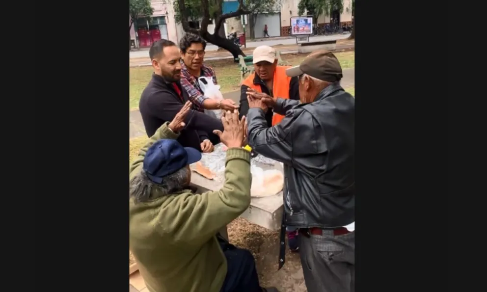 Facundo Guzmán compartió el domingo de Pascuas con personas en situación de calle: un mensaje de perdón y amor