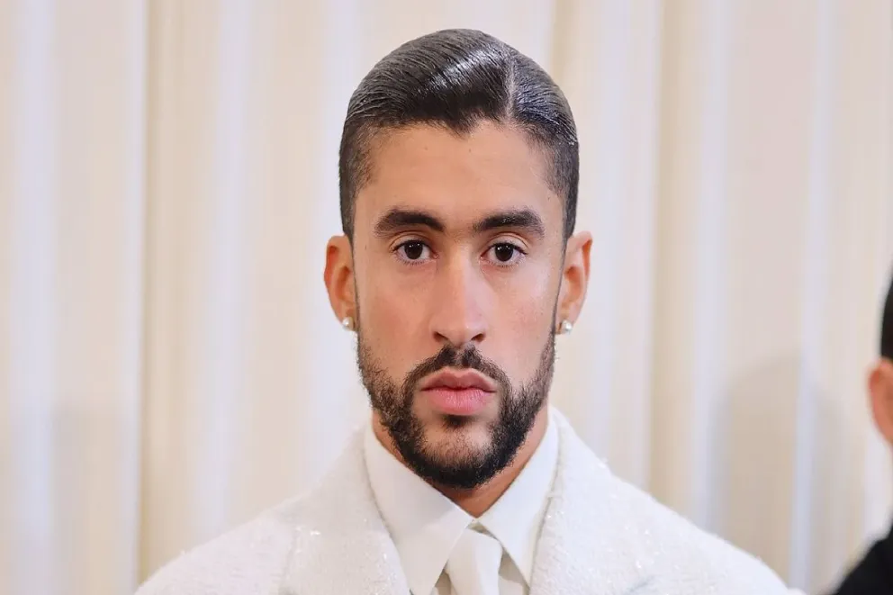 Bad Bunny revela que no es tan “fit” como en las fotos de Calvin Klein y comparte su verdad