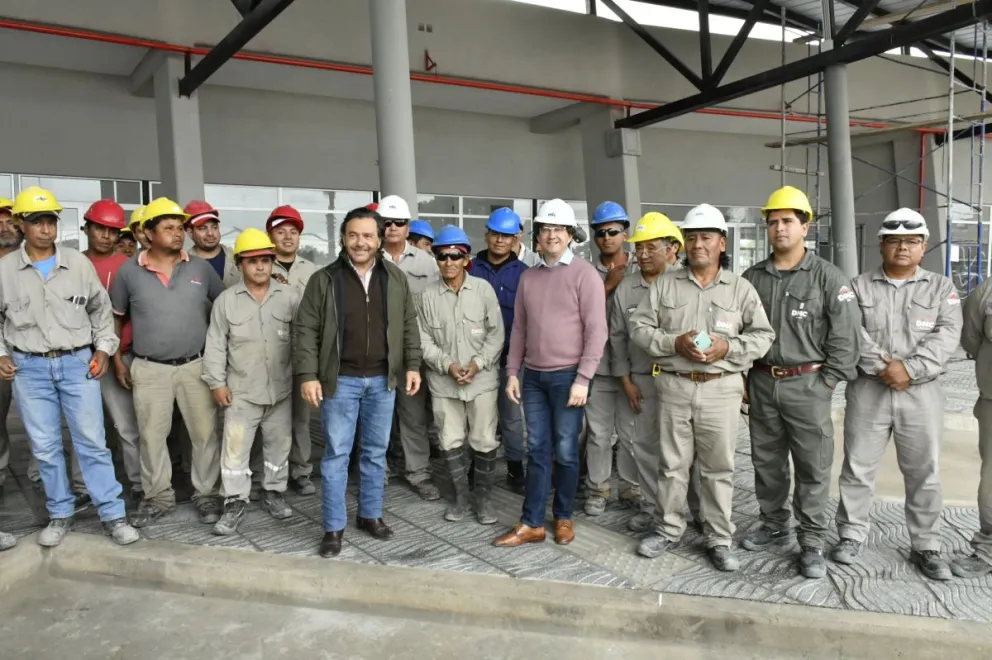 Gustavo Sáenz anunció que la construcción de la nueva terminal de General Güemes entró en su etapa final