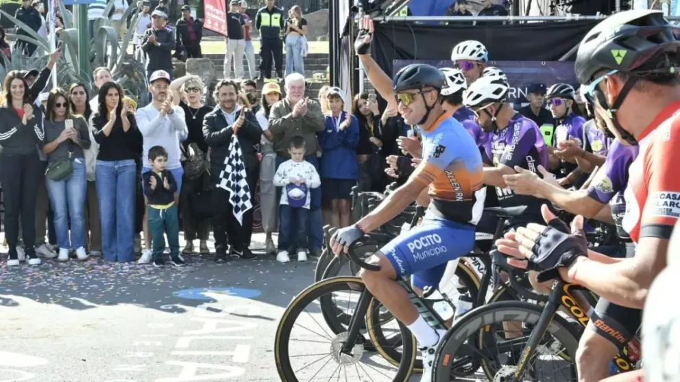 Gustavo Sáenz encabezó la largada de la Clásica 1º de Mayo en su 93ª edición con récord de participación
